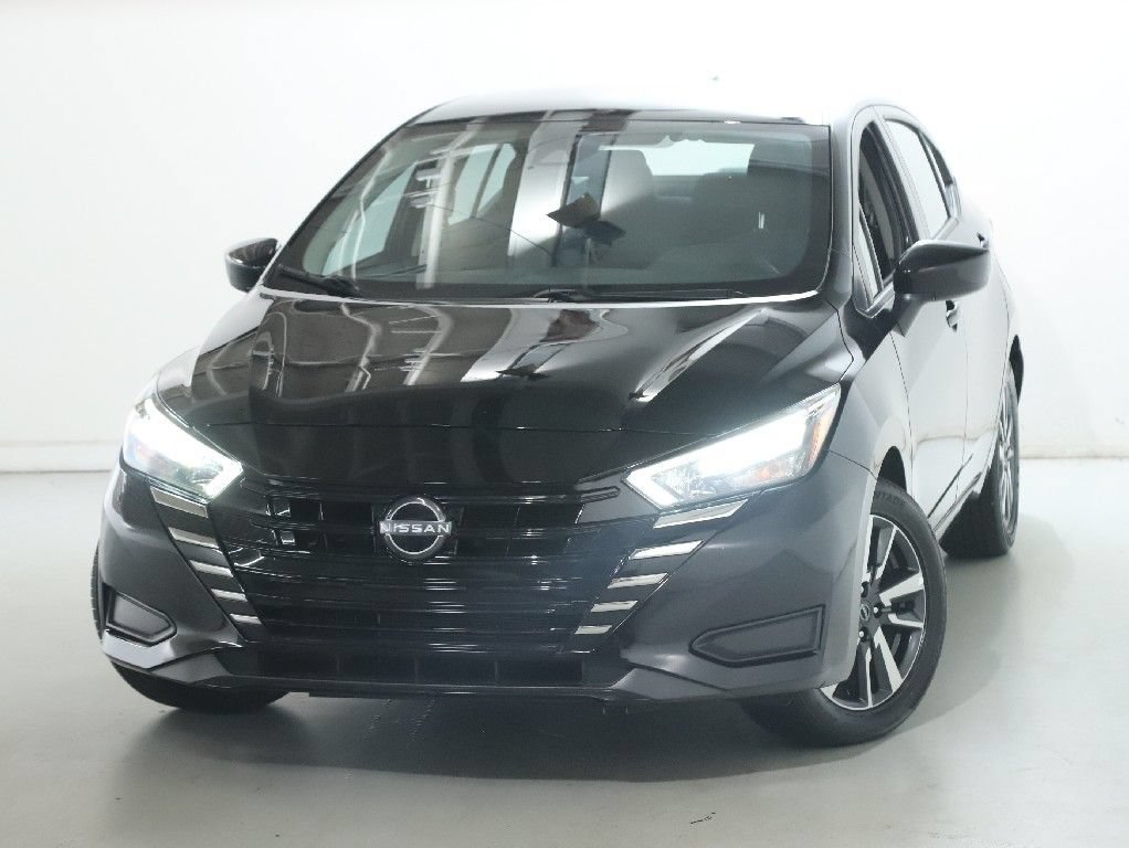Used 2025 Nissan Versa SV FWD image 3