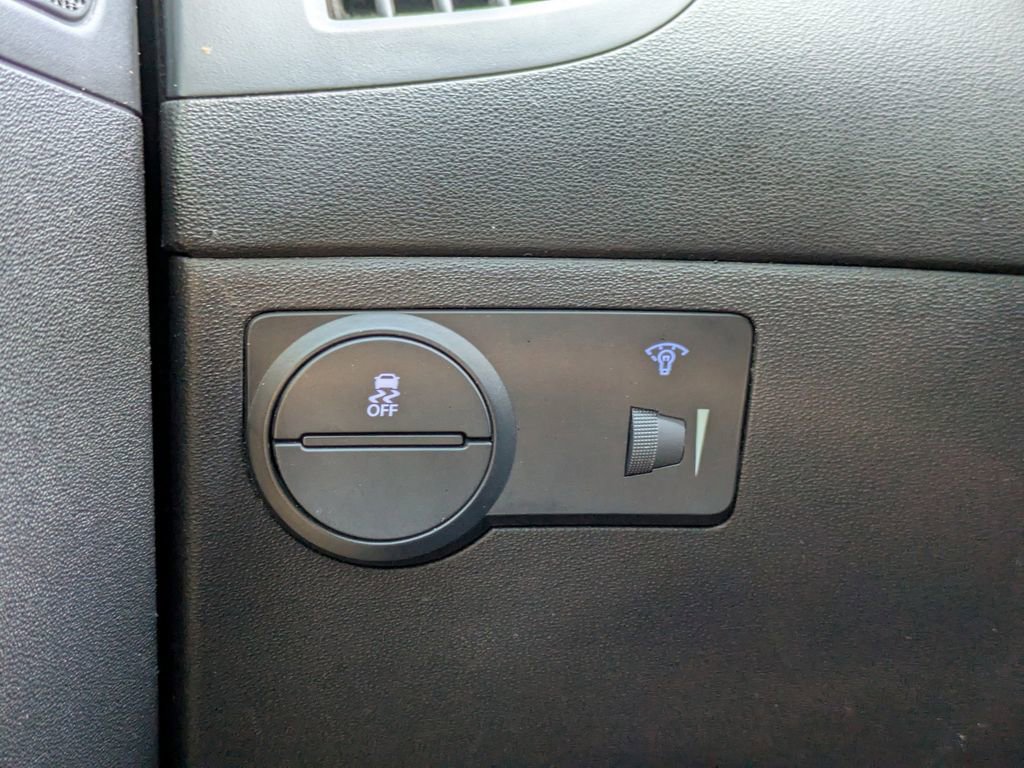 Used 2013 Hyundai Genesis 3.8 image 19