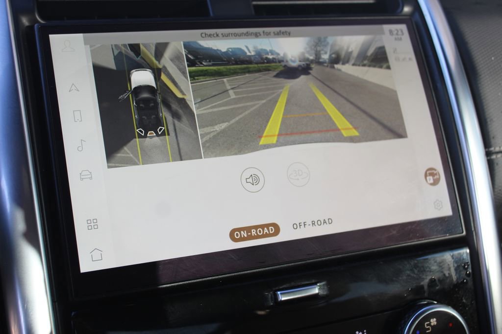 Used 2023 Land Rover Discovery Metropolitan Edition image 21