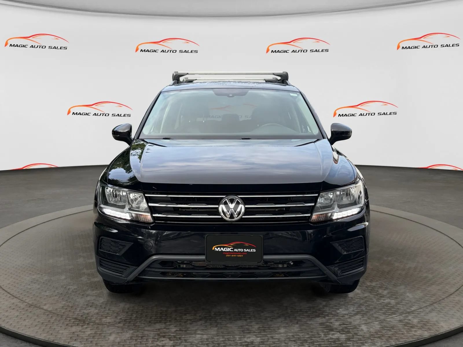 Used 2021 Volkswagen Tiguan SE w/ Panoramic Sunroof Package AWD/4WD image 3