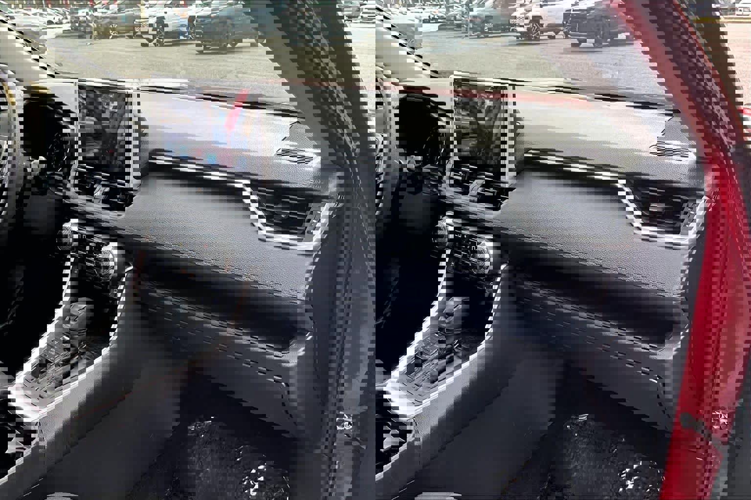 Used 2021 Toyota RAV4 XLE w/ Convenience Package image 17