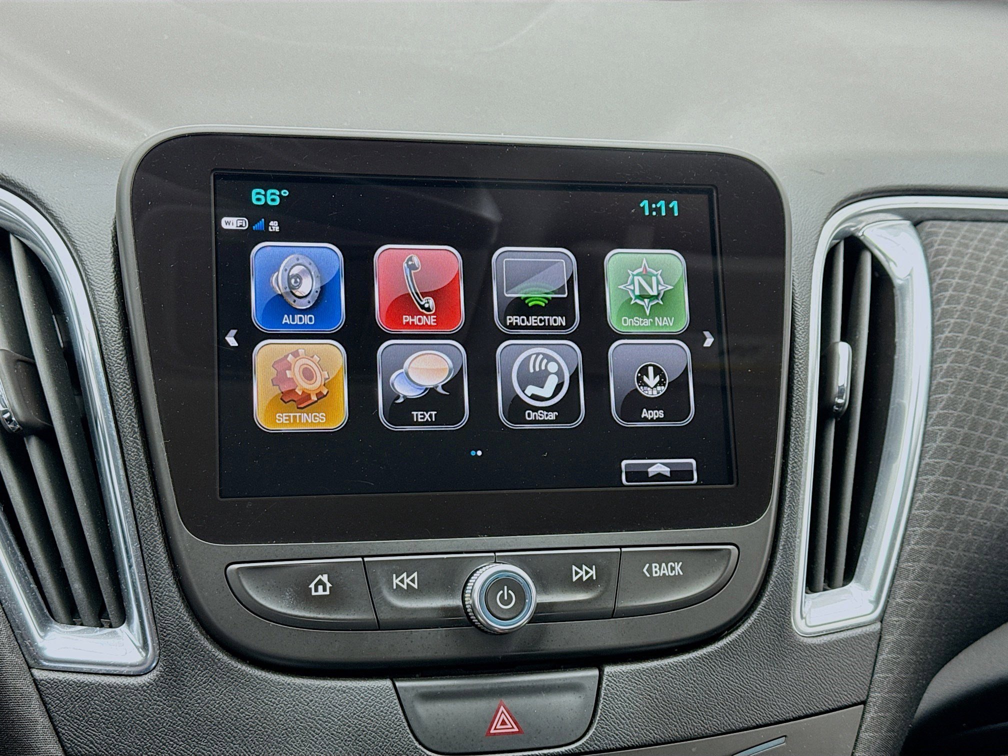 Used 2018 Chevrolet Malibu LT w/ Driver Confidence Package image 9