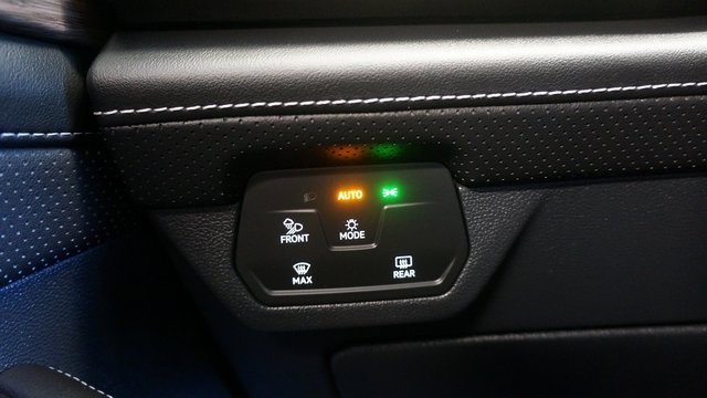 Certified 2025 Volkswagen Atlas SEL image 27