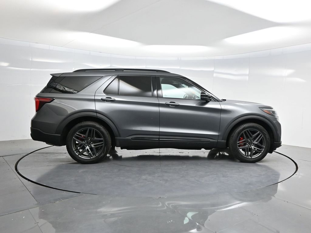 Used 2025 Ford Explorer ST-Line w/ Premium Package image 36