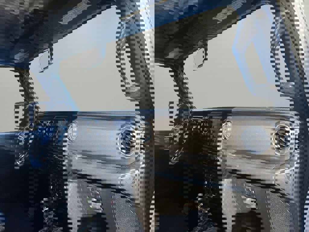 Used 2023 Jeep Gladiator Overland image 21