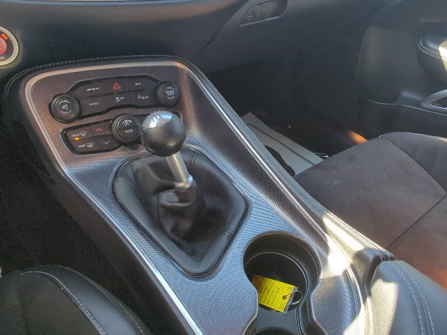 Used 2015 Dodge Challenger SRT RWD image 27
