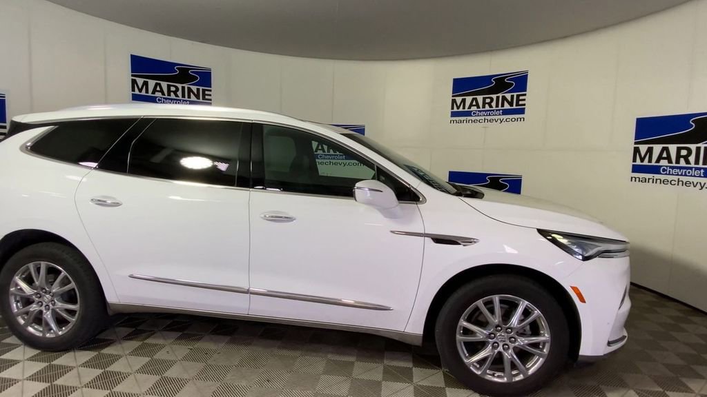 Used 2023 Buick Enclave Essence w/ Experience Buick Package FWD image 3