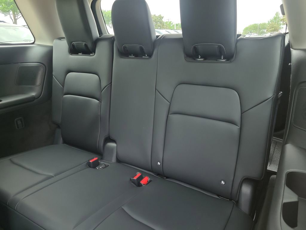 New 2026 Nissan Pathfinder Platinum FWD image 10