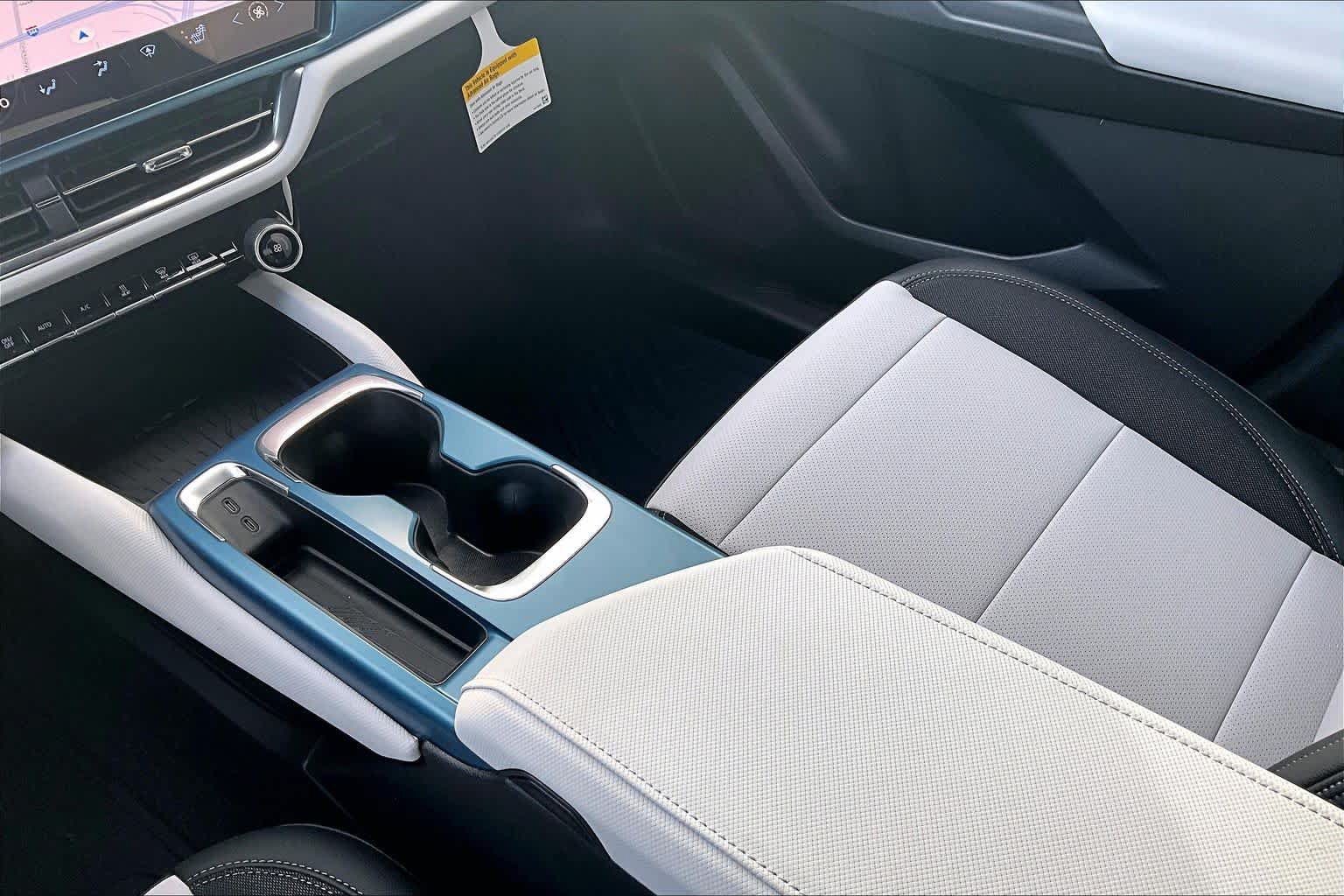 New 2026 Chevrolet Equinox EV LT w/ LPO, All-Weather Mat Package AWD/4WD image 8