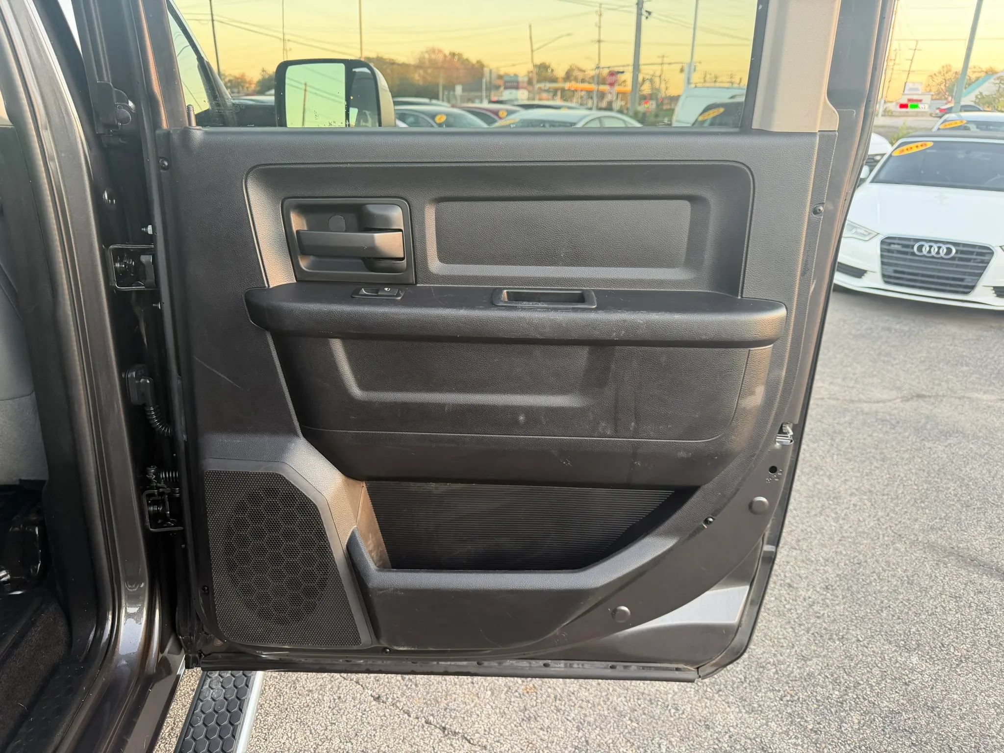 Used 2016 RAM 2500 Tradesman w/ Chrome Appearance Group AWD/4WD image 28