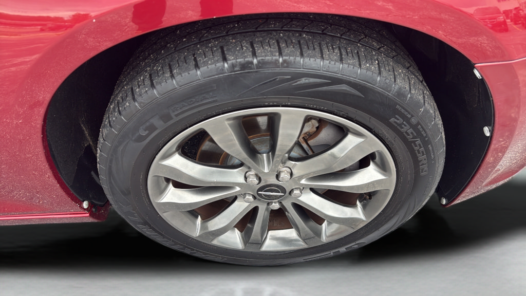 Used 2014 Chrysler 300 S AWD/4WD image 33