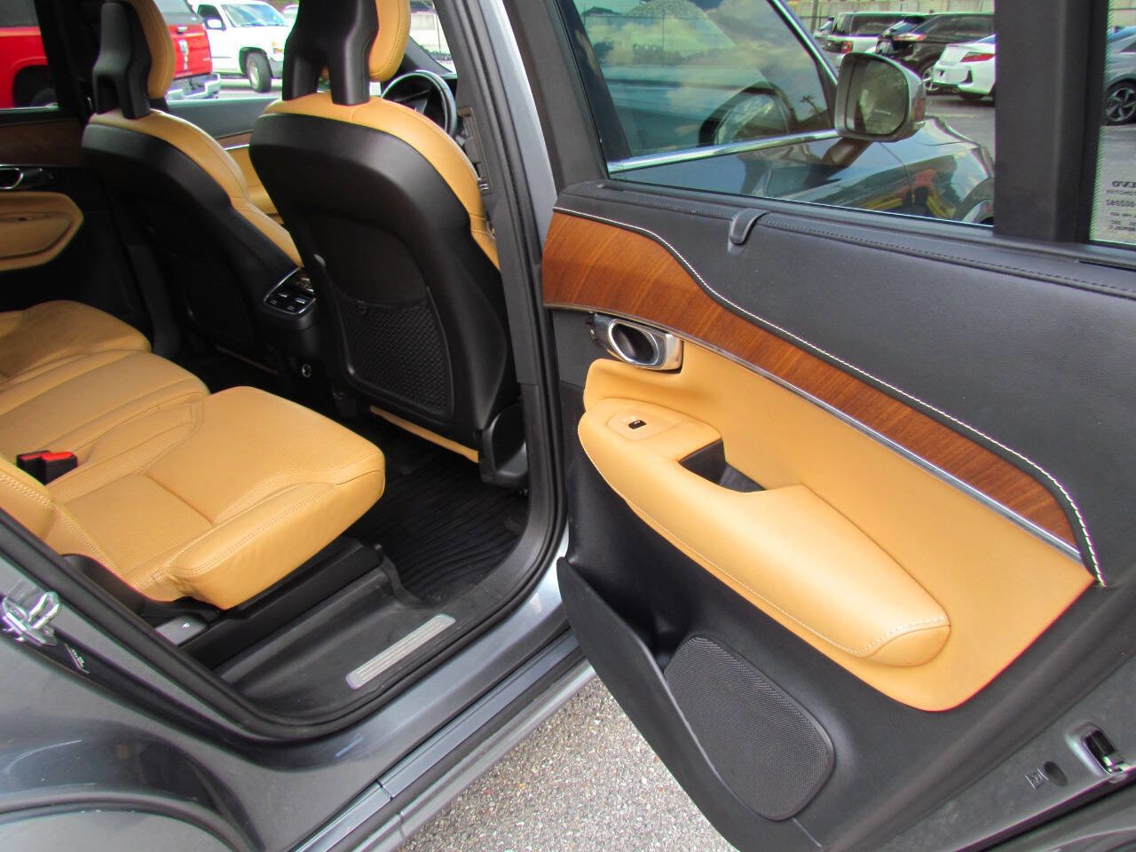 Used 2017 Volvo XC90 T6 Inscription w/ Vision Package AWD/4WD image 16