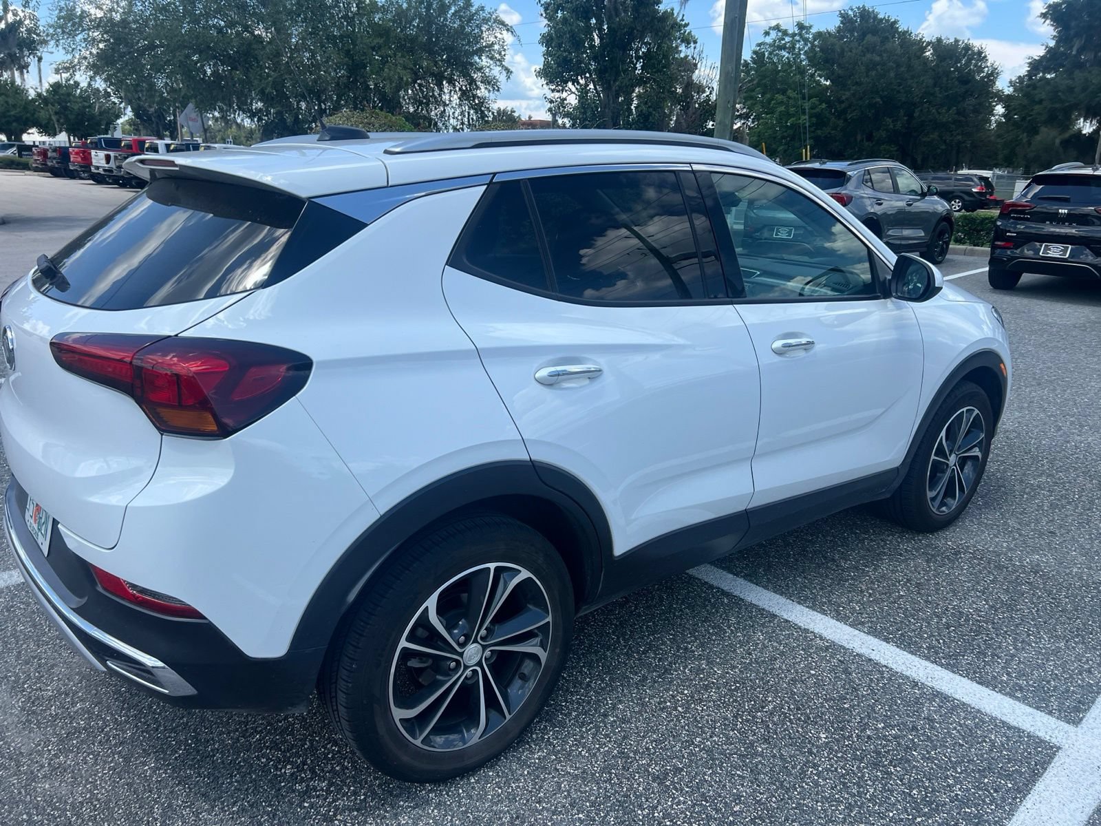 Used 2022 Buick Encore GX Essence FWD image 3