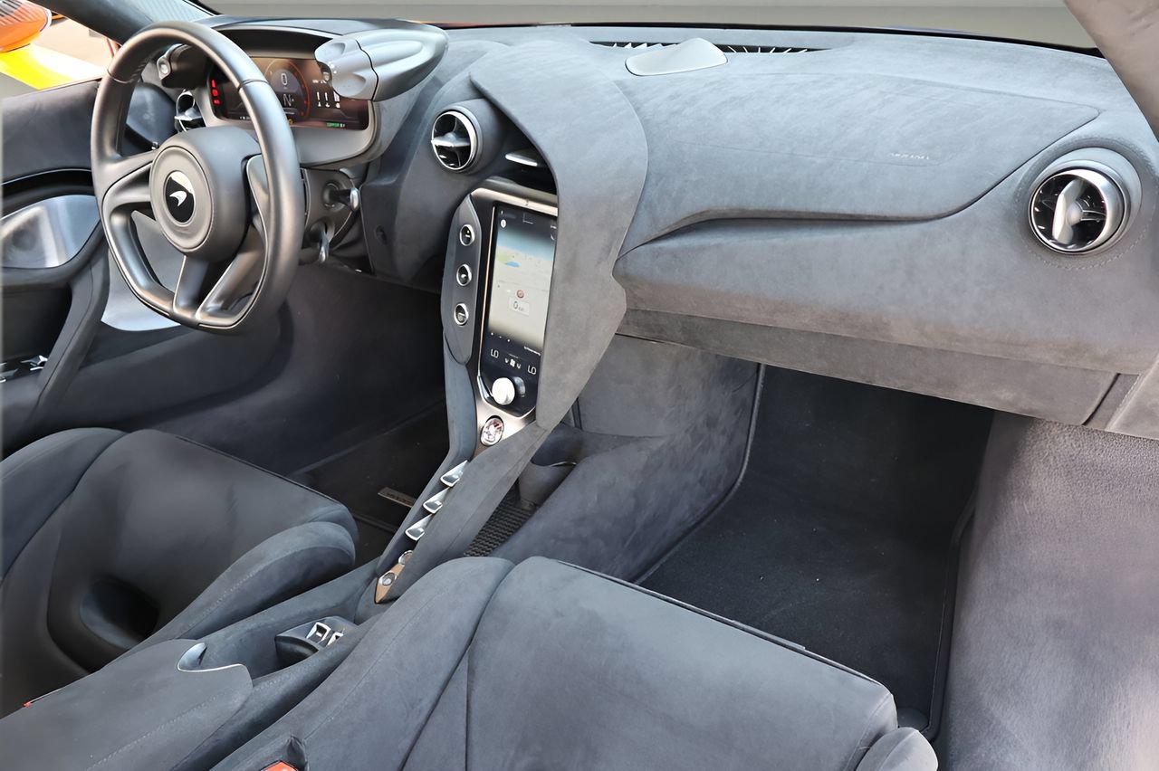 Used 2024 McLaren 750S Spider RWD image 22