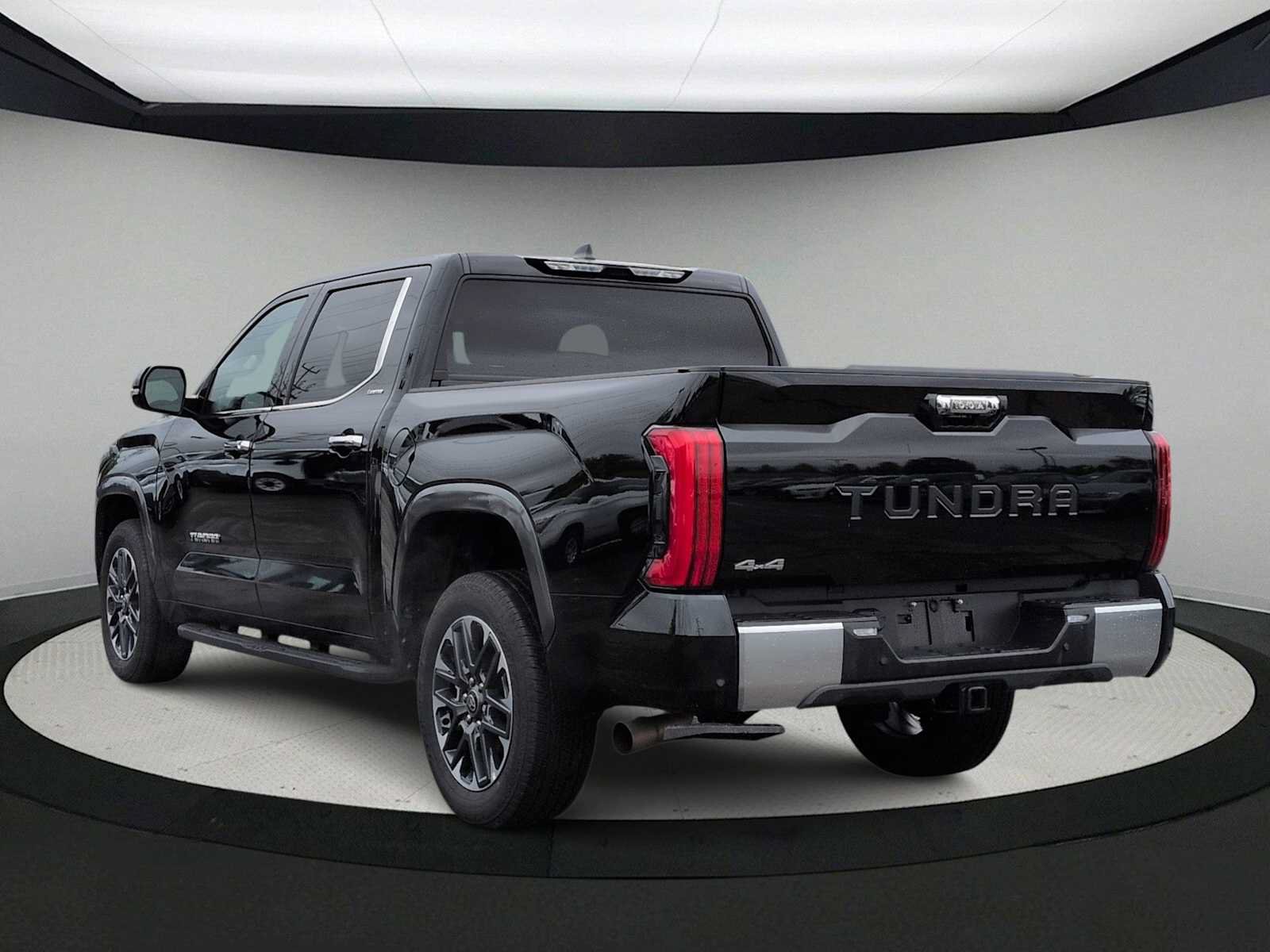 Used 2025 Toyota Tundra Limited AWD/4WD image 6