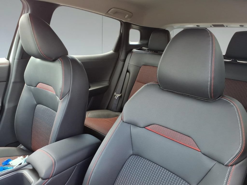 New 2026 Nissan Kicks SR w/ Cold Weather Package FWD image 15
