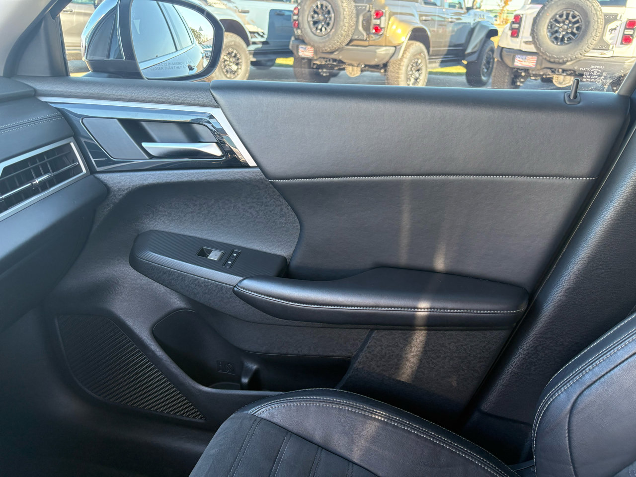 Used 2022 Mitsubishi Outlander SE image 22