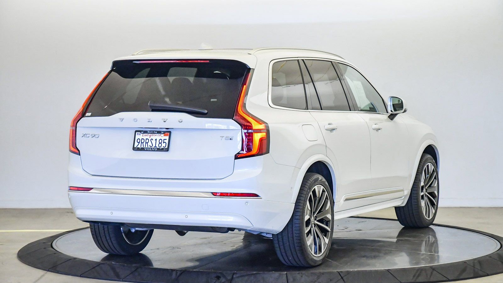 Used 2025 Volvo XC90 T8 Plus w/ Protection Package Premier image 4