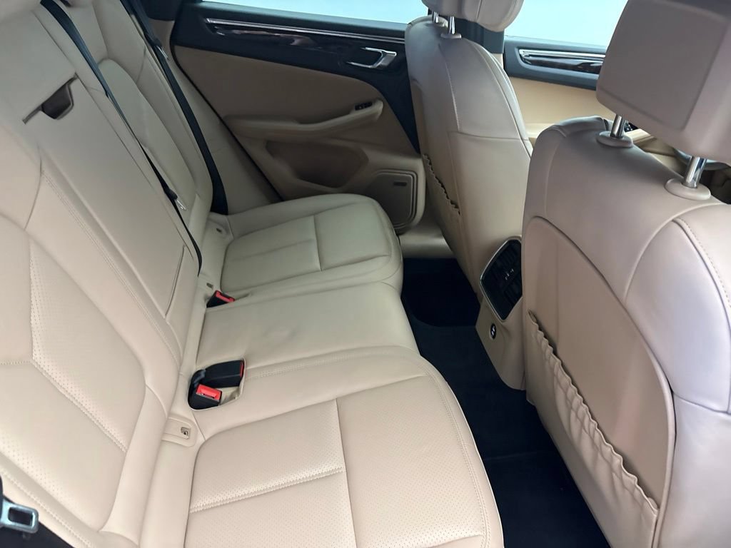 Certified 2026 Porsche Macan AWD/4WD image 28