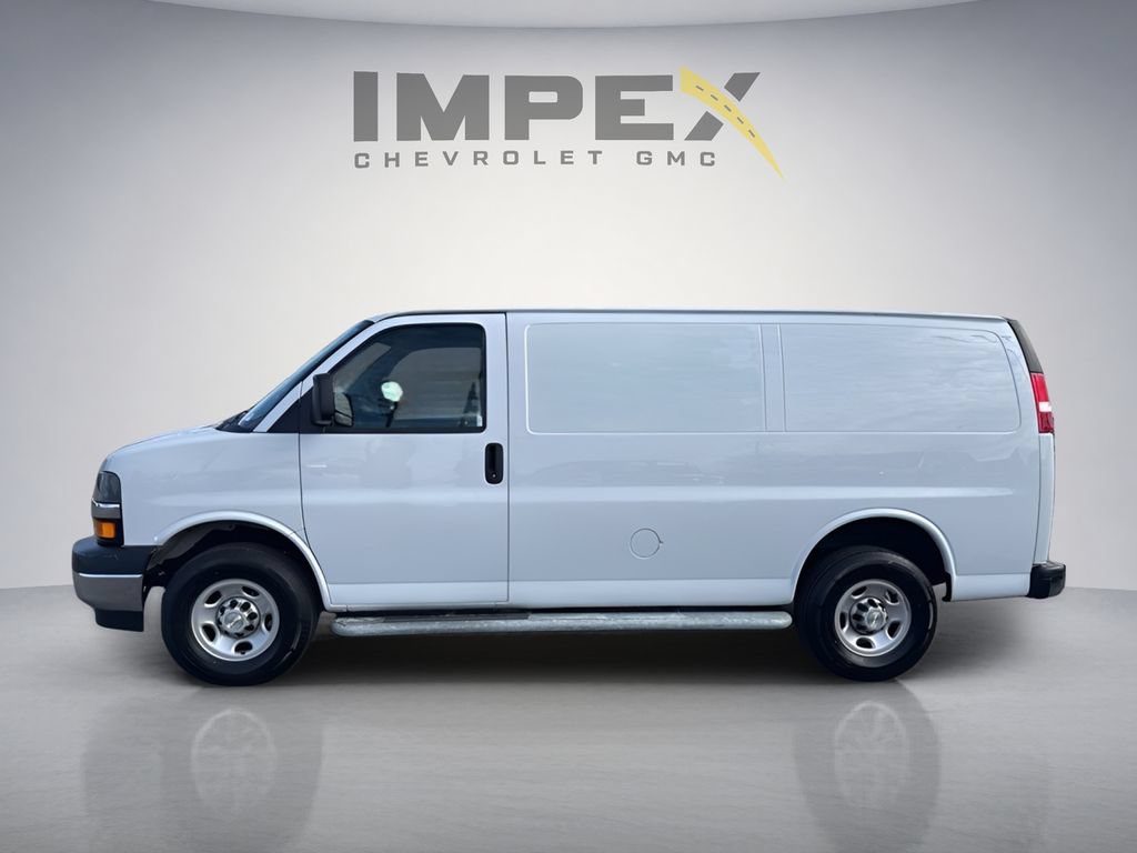Used 2024 Chevrolet Express 2500 w/ Driver Convenience Package RWD image 2