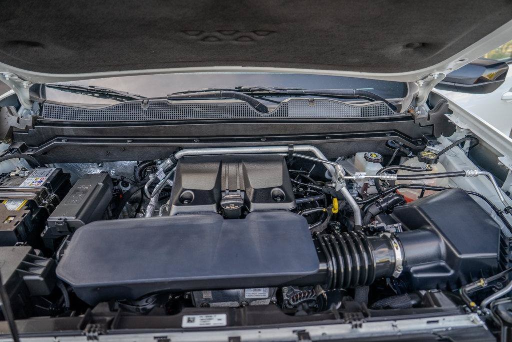 Used 2024 GMC Canyon AT4 w/ AT4 Premium Package AWD/4WD image 11