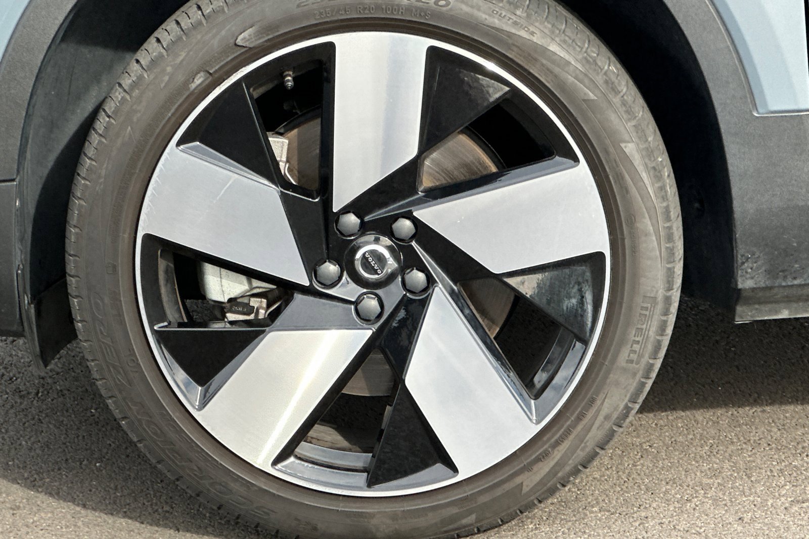 Used 2023 Volvo XC40 Recharge Ultimate image 32