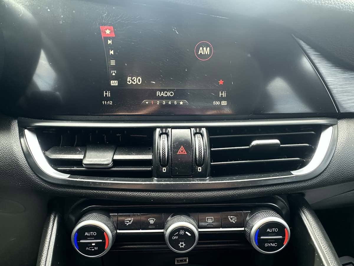 Used 2017 Alfa Romeo Giulia AWD image 32