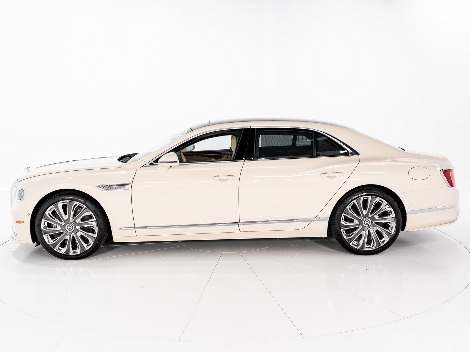 New 2025 Bentley Flying Spur Plug-In Hybrid image 2