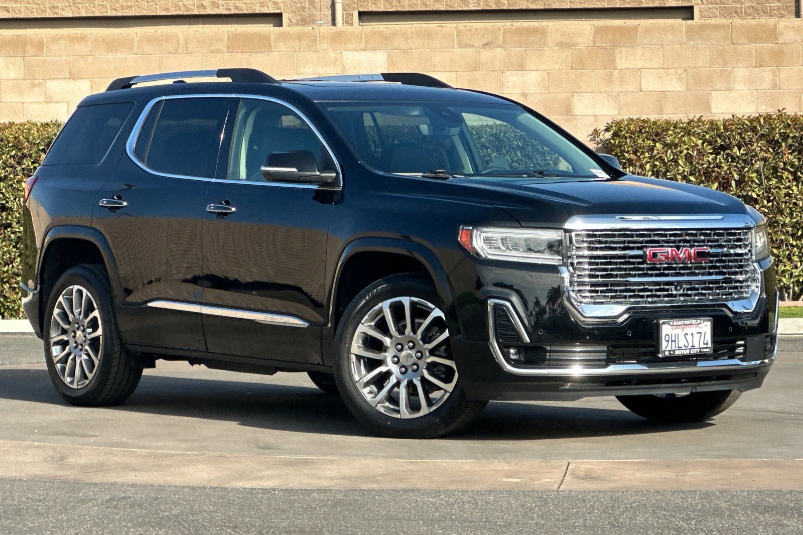 Certified 2023 GMC Acadia Denali w/ Denali Ultimate Package image 2