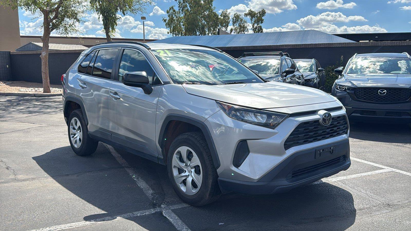 Used 2021 Toyota RAV4 LE AWD/4WD image 1