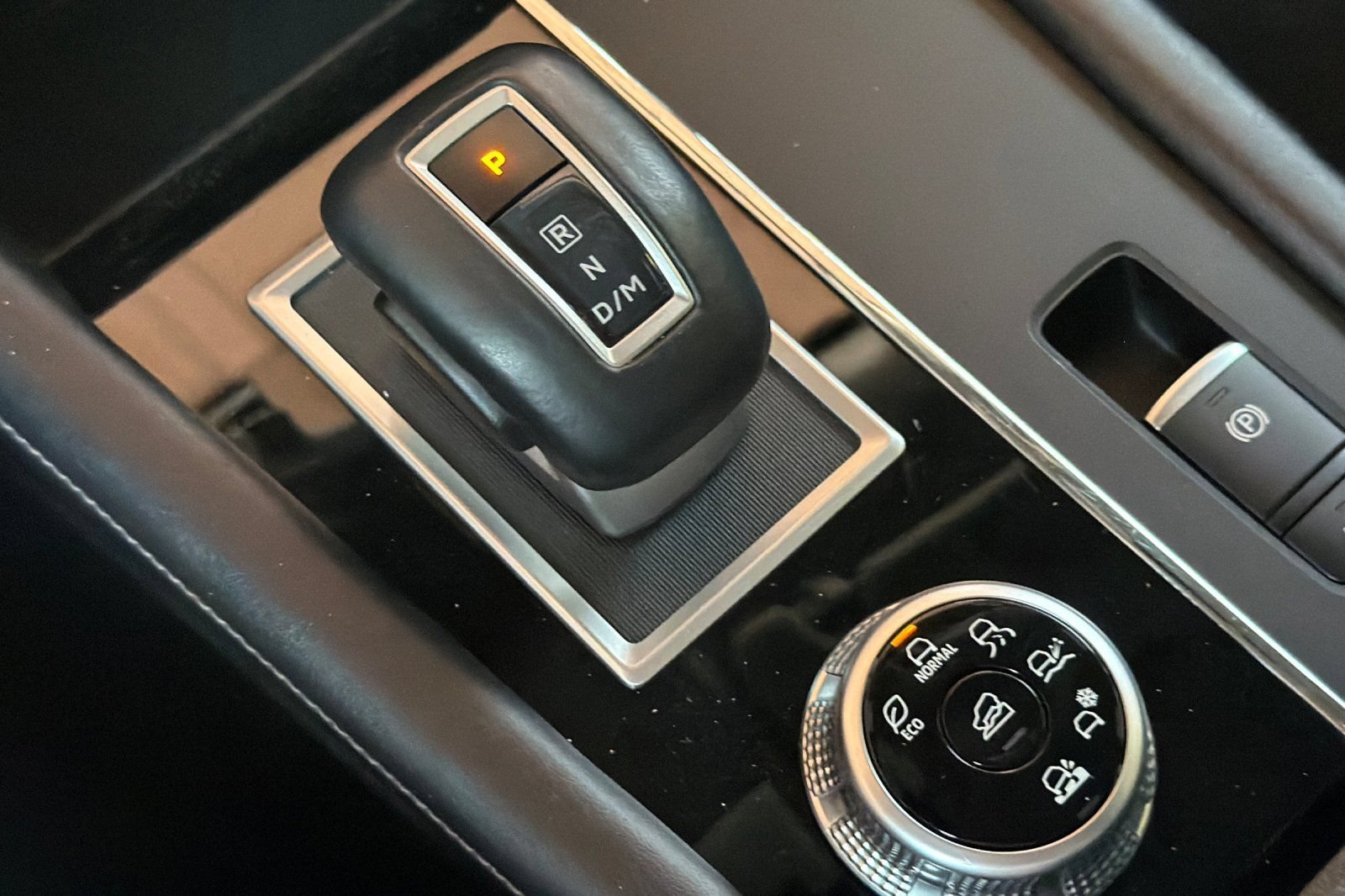 Used 2024 Mitsubishi Outlander SE Black Edition AWD/4WD image 23