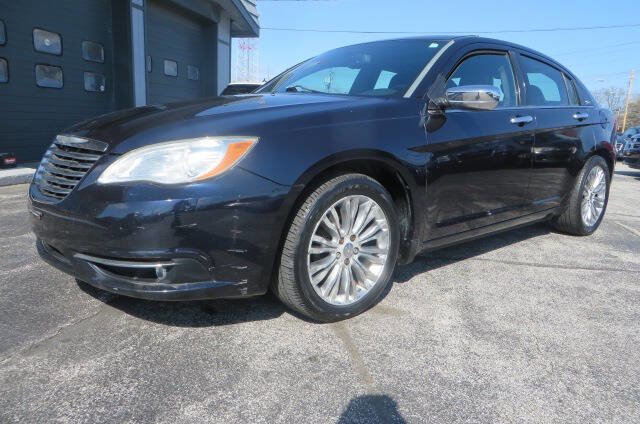Used 2012 Chrysler 200 Limited w/ Sun/Sound Group FWD image 4