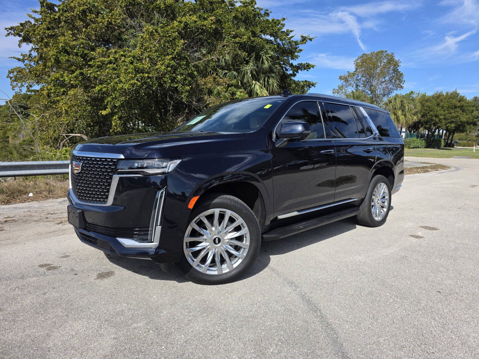 Used 2023 Cadillac Escalade Premium Luxury image 1