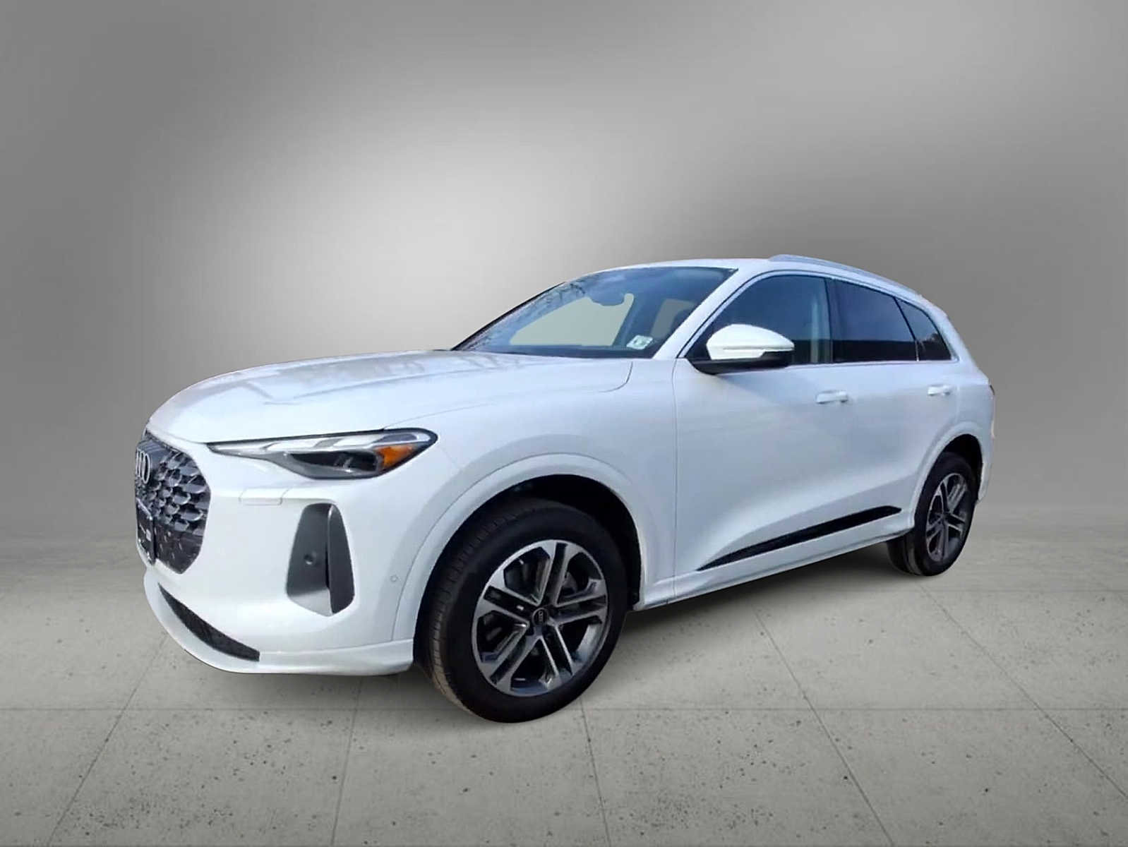 Certified 2025 Audi Q5 Premium w/ Convenience Package image 4