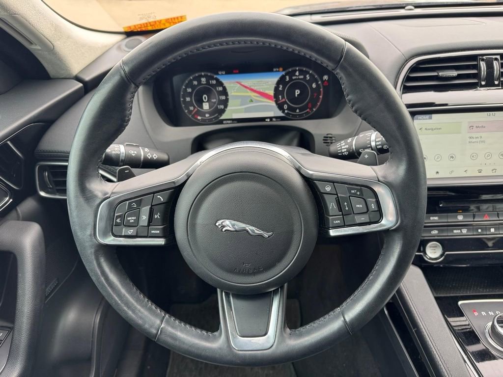 Used 2019 Jaguar F-PACE Prestige image 11
