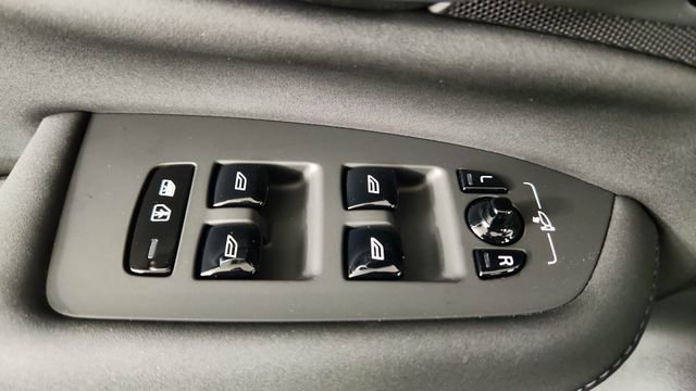 New 2026 Volvo XC90 B5 Plus w/ Protection Package AWD/4WD image 10