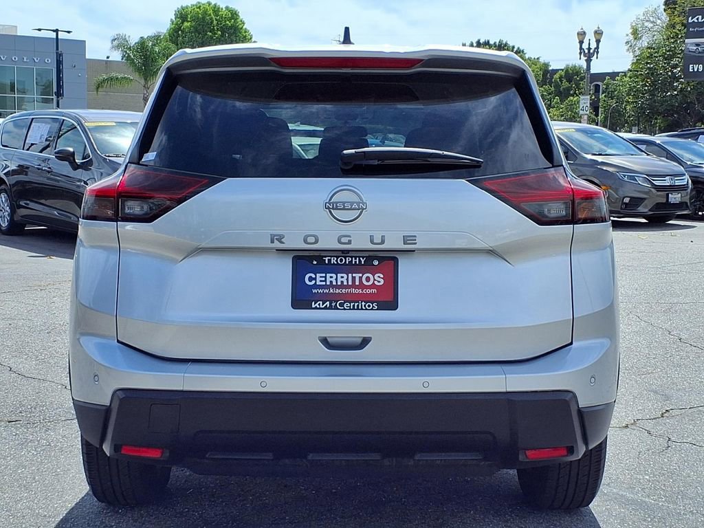 Used 2024 Nissan Rogue S image 3
