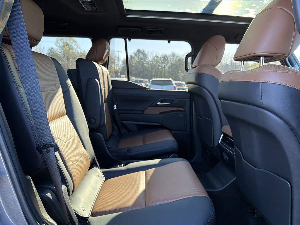 Used 2024 Lexus GX 550 w/ Accessory Package (Z1) image 18