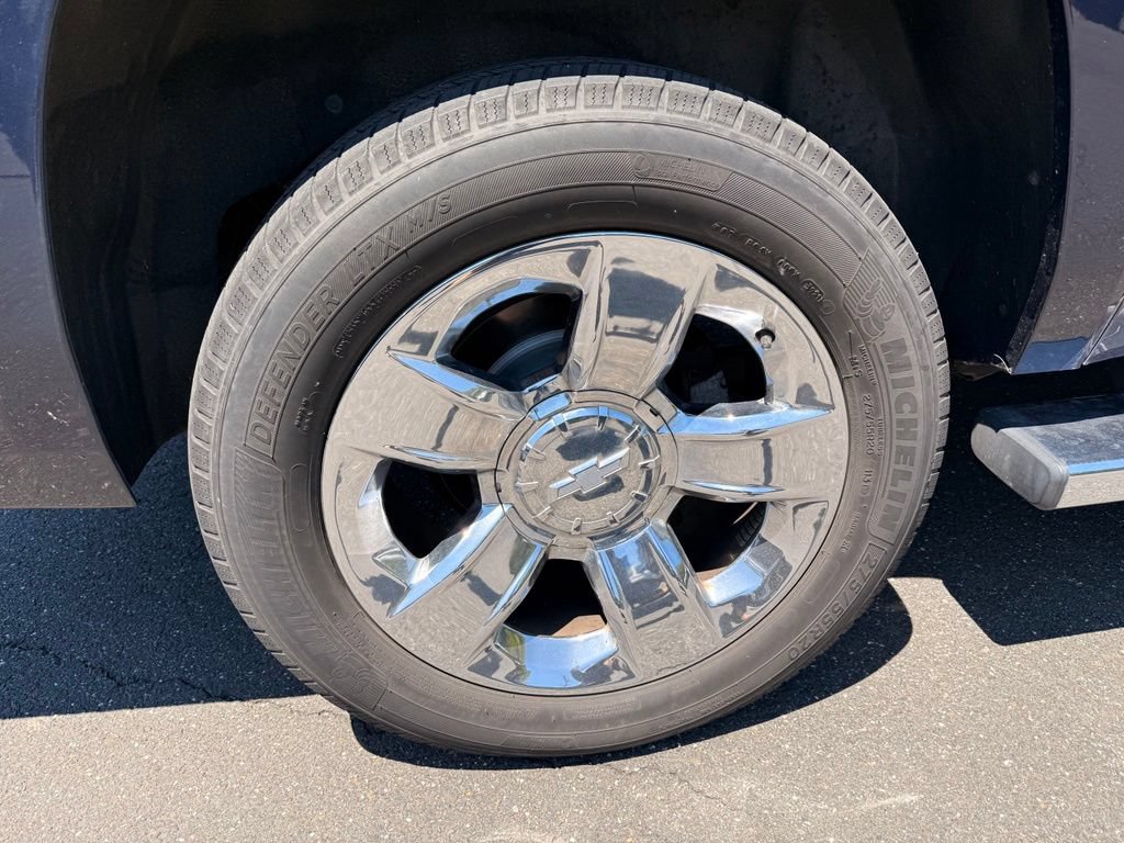 Used 2017 Chevrolet Suburban LT w/ LT Signature Package AWD/4WD image 10