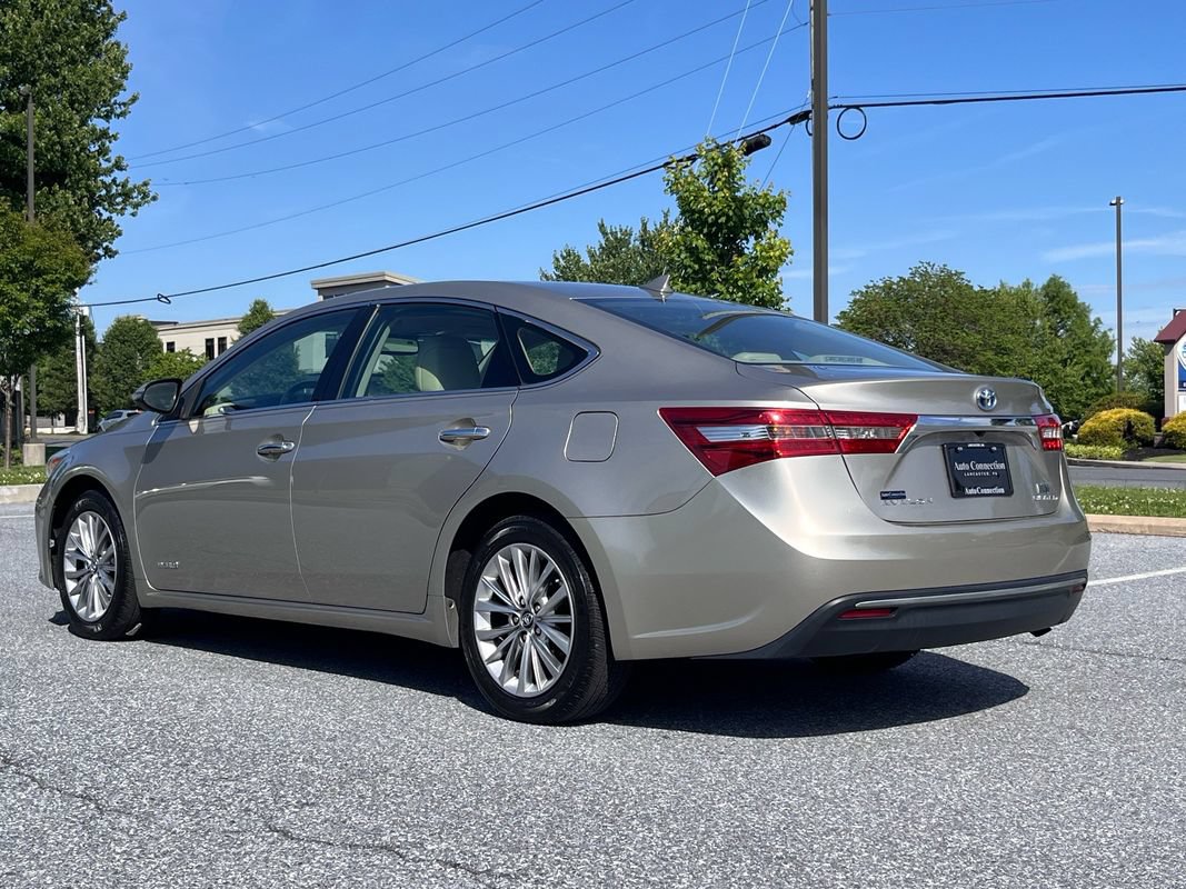 Used 2017 Toyota Avalon Limited w/ All Weather Liner Package FWD image 6