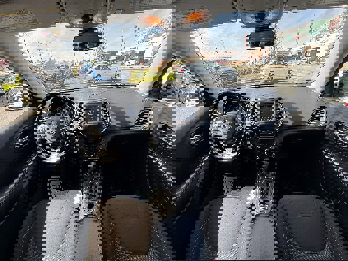 Used 2020 Jeep Cherokee Latitude w/ Cold Weather Group image 22