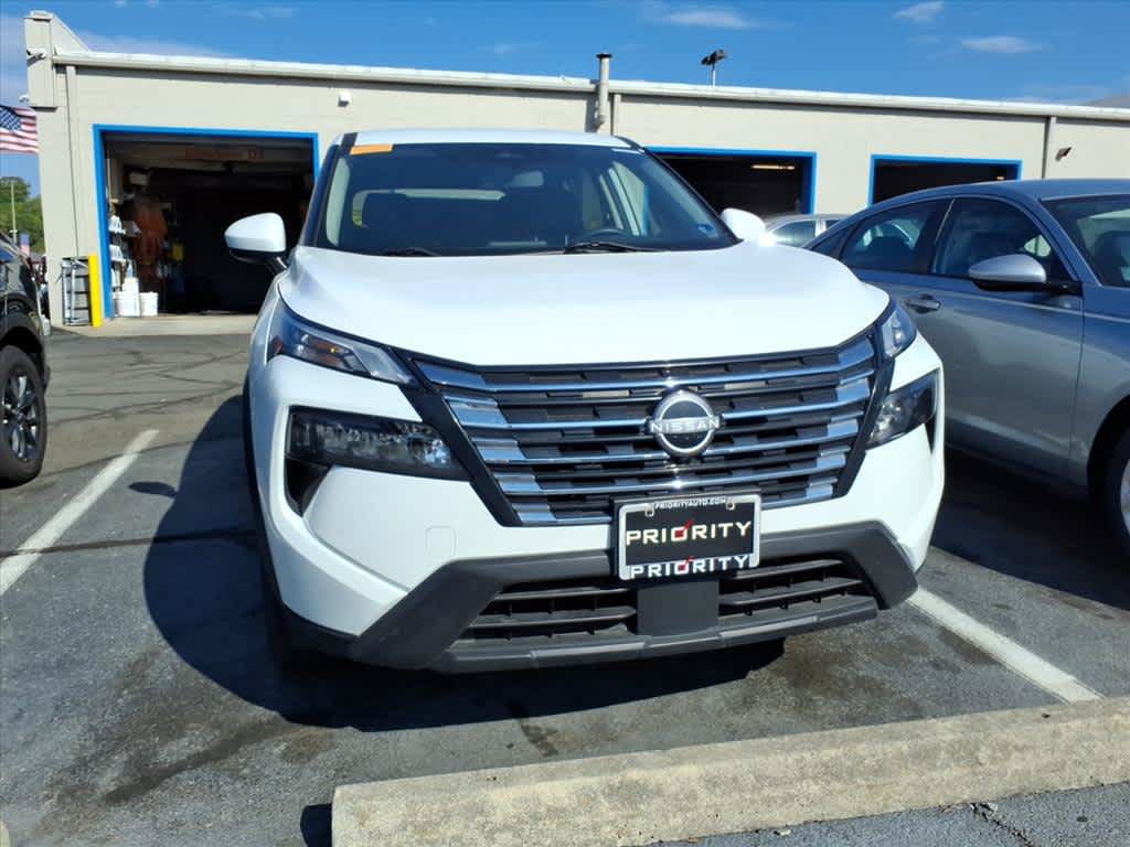 Used 2024 Nissan Rogue SV AWD/4WD image 7