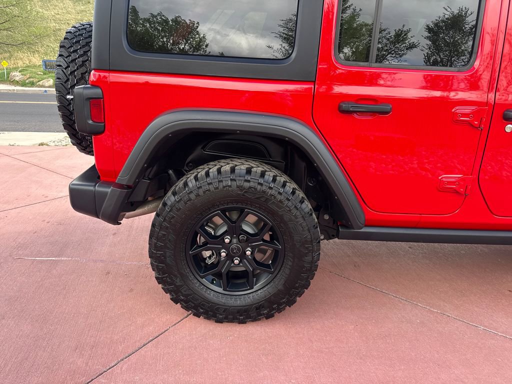 Used 2025 Jeep Wrangler Willys image 32