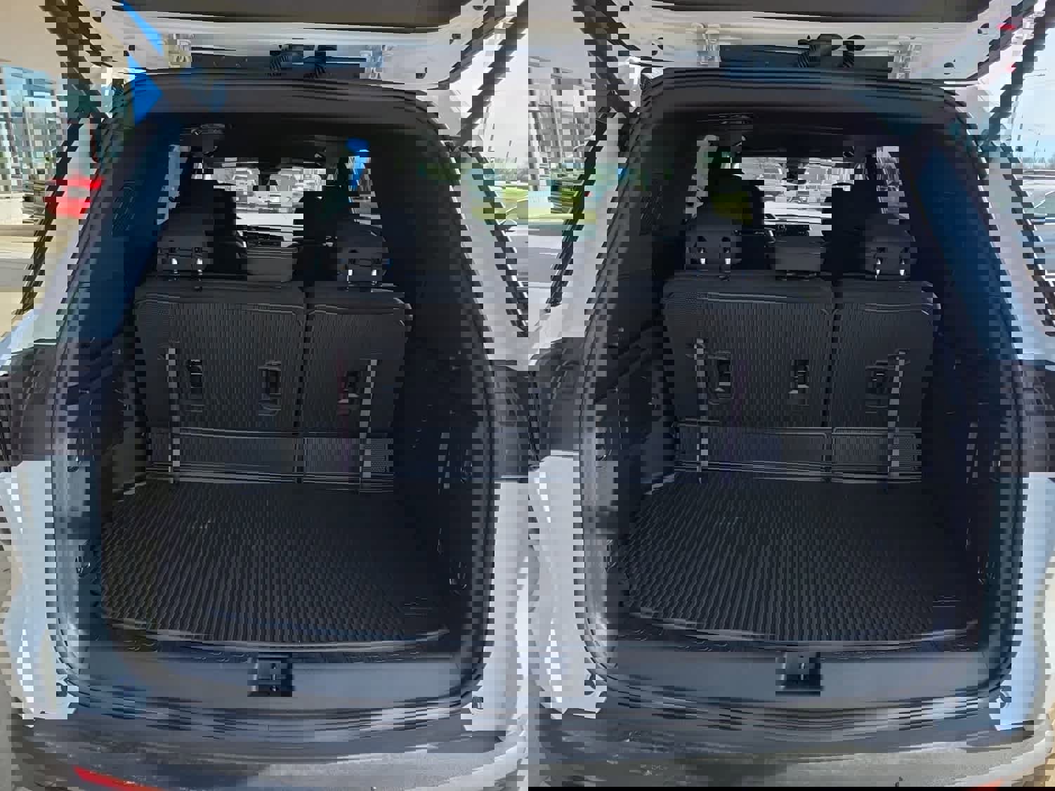 Used 2025 Chevrolet Traverse LT w/ Driver Confidence Package image 17