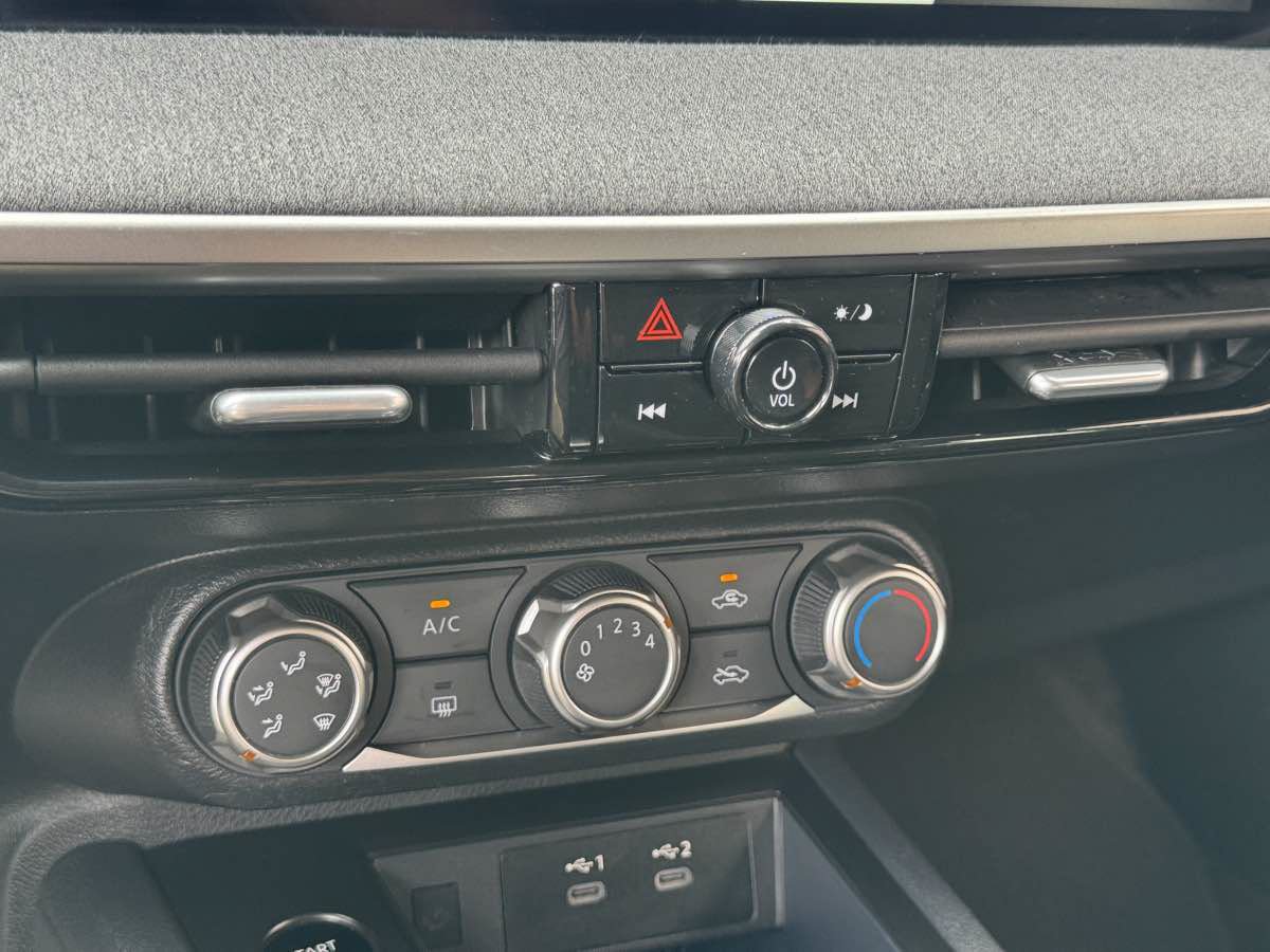 Used 2025 Nissan Kicks SV w/ Illumination Package FWD image 29