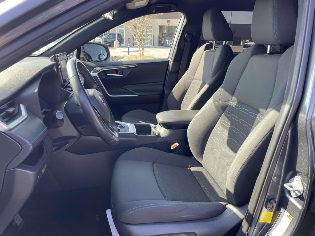 Used 2022 Toyota RAV4 SE image 8