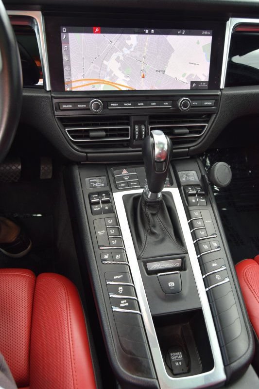 Used 2019 Porsche Macan AWD/4WD image 29