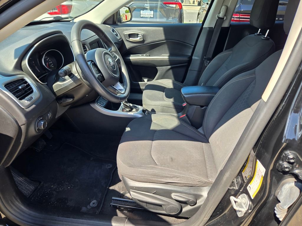 Used 2019 Jeep Compass Sport w/ Tech Group FWD image 31