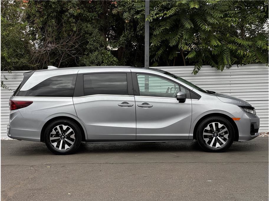 Used 2025 Honda Odyssey EX-L image 13