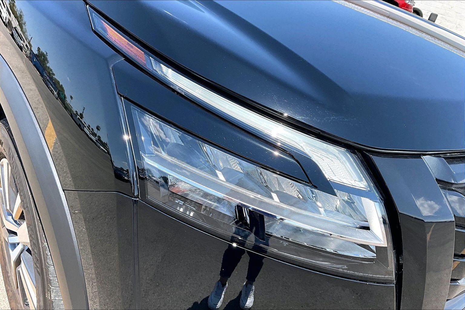 Used 2023 Nissan Pathfinder SL w/ Black Appearance Package FWD image 30